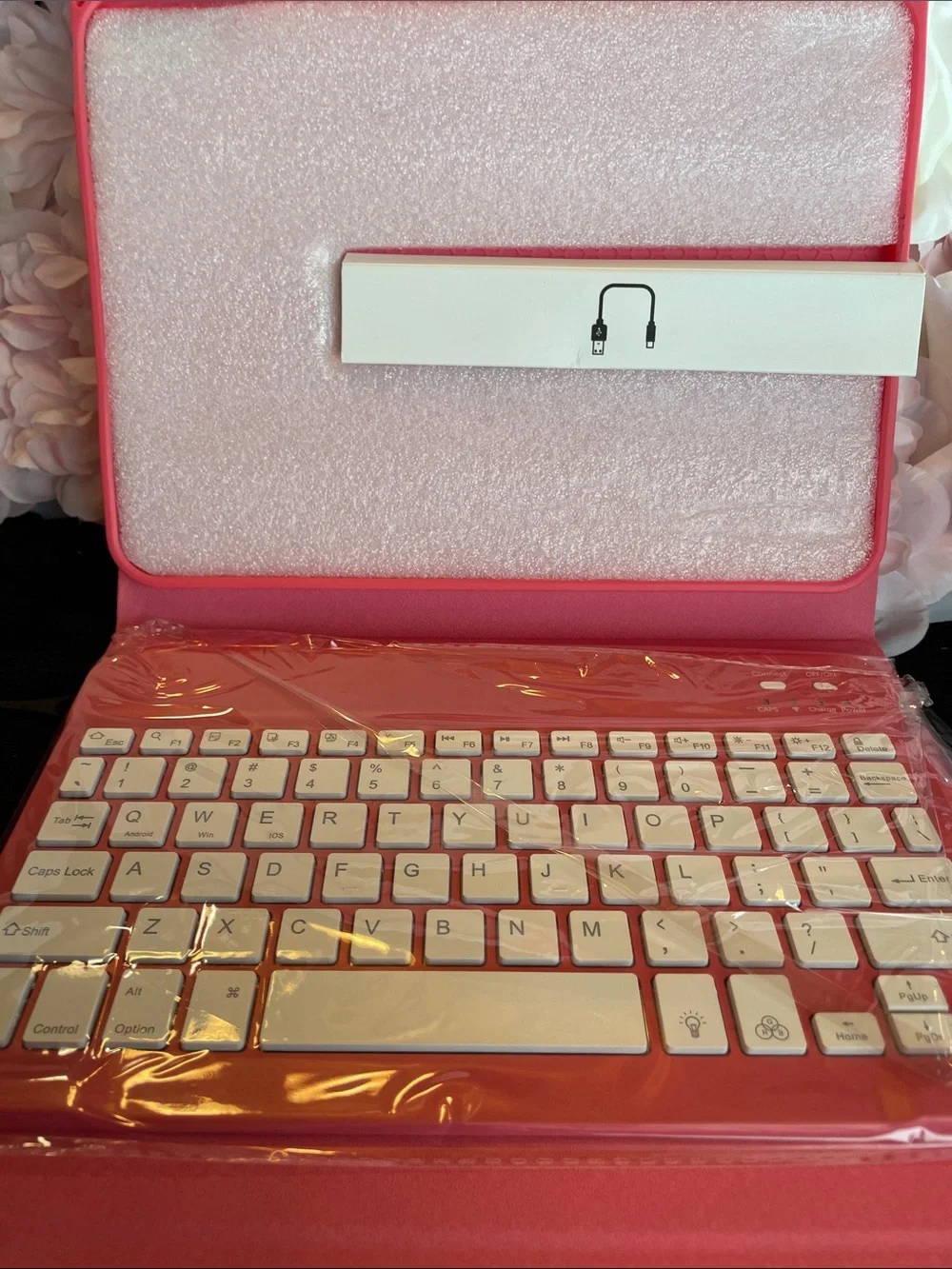 Wireless Bluetooth Keyboard Folio Case in Pink